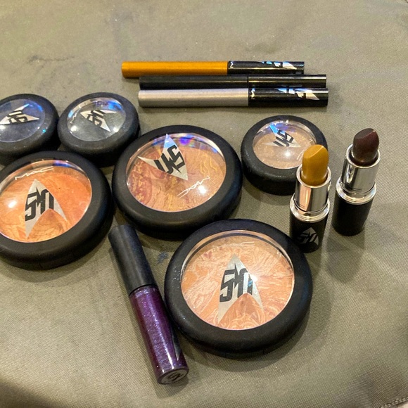 MAC Cosmetics Collector Edition Star Trek collection - Picture 1 of 3